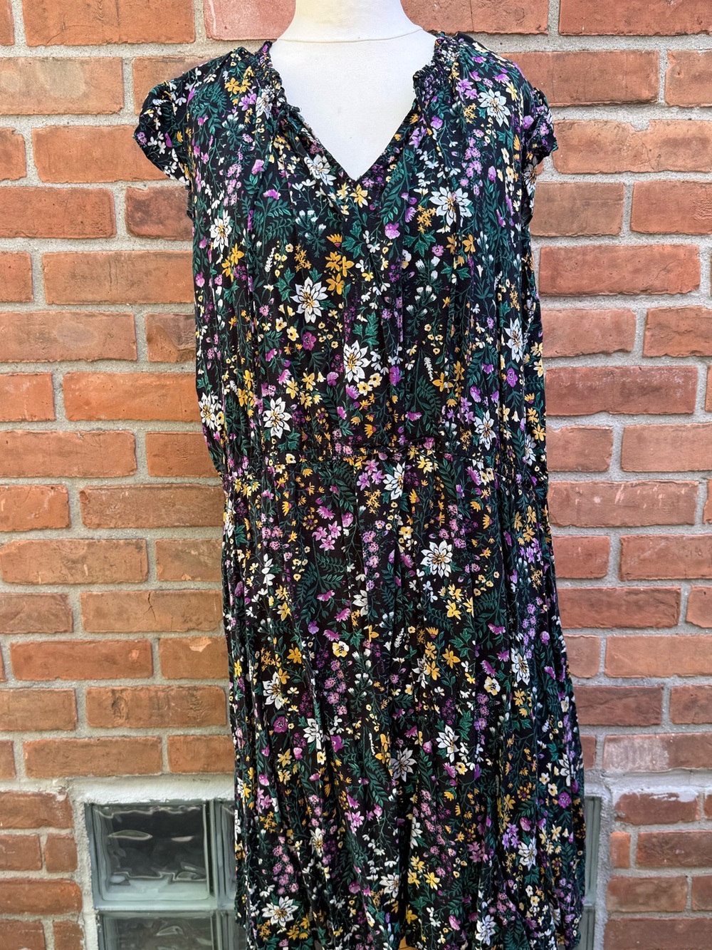 Old Navy Floral V-Neck Dress in
